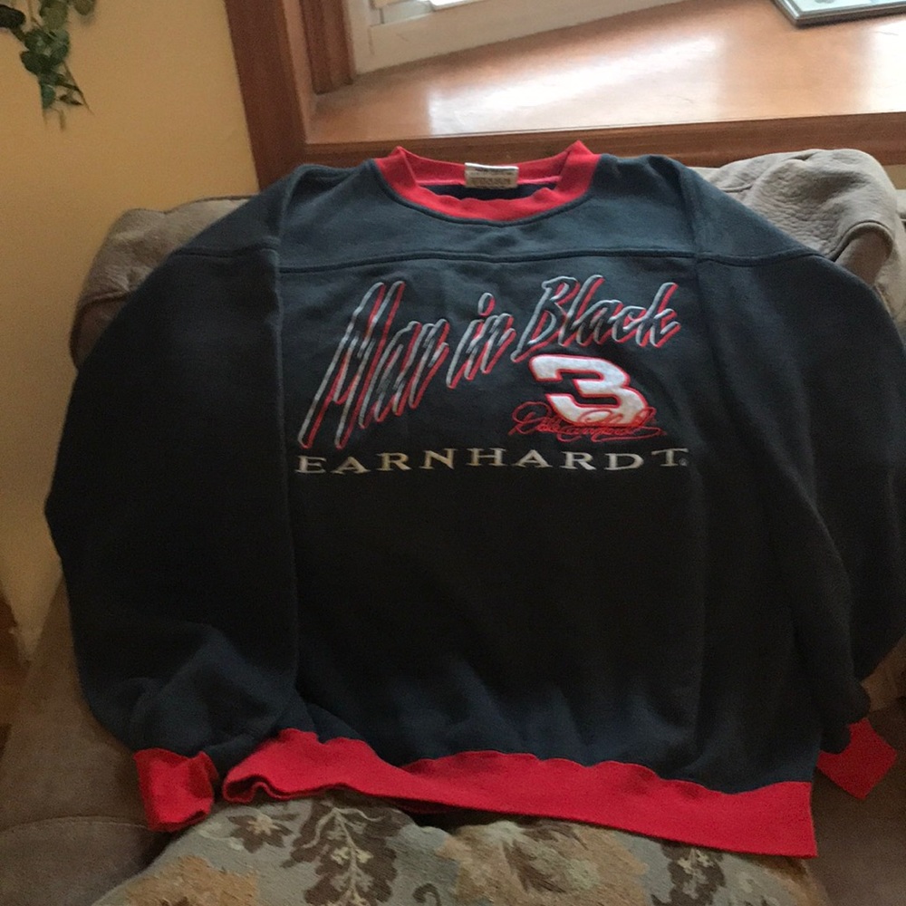 Dale EarnHardt sweatshirt.